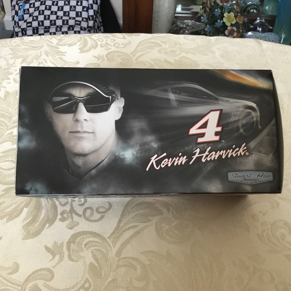 Signed Kevin Harvick #4 Ditech Race Car - Picture 2 of 5